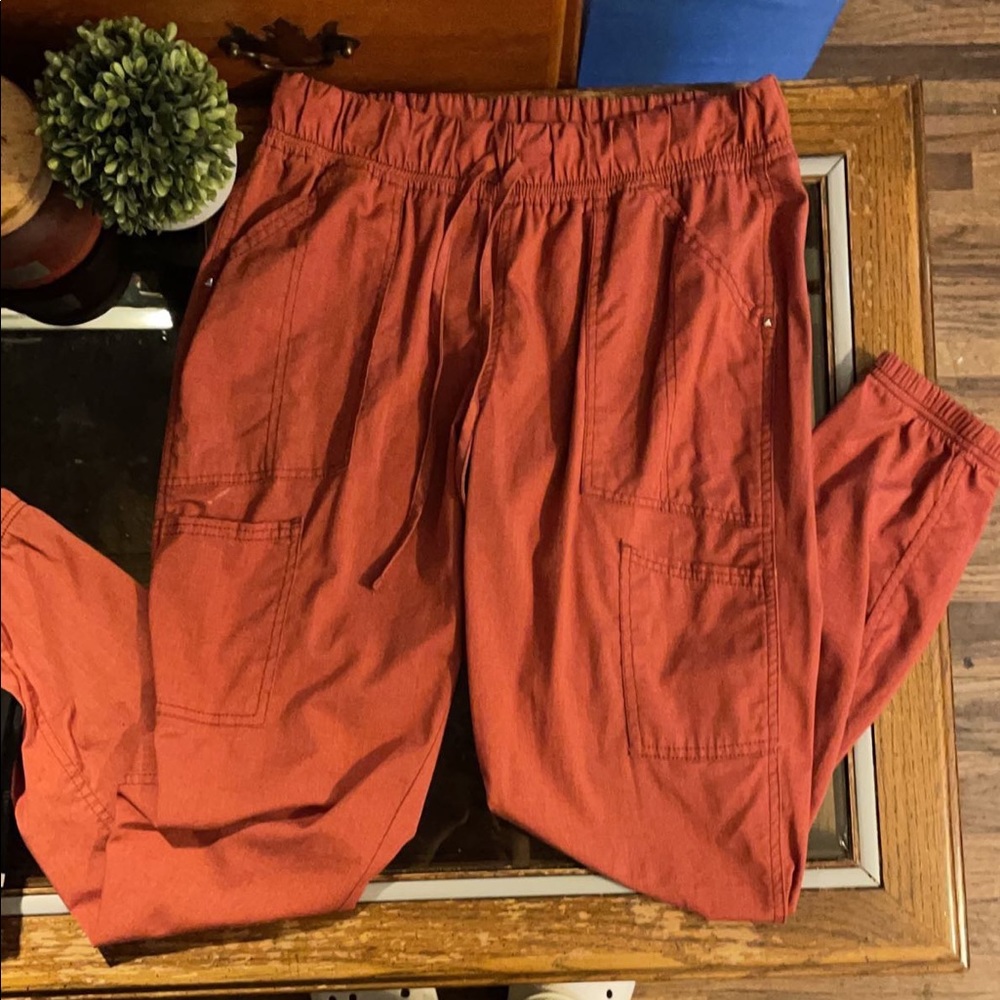Heather clay scrunch scrub pants